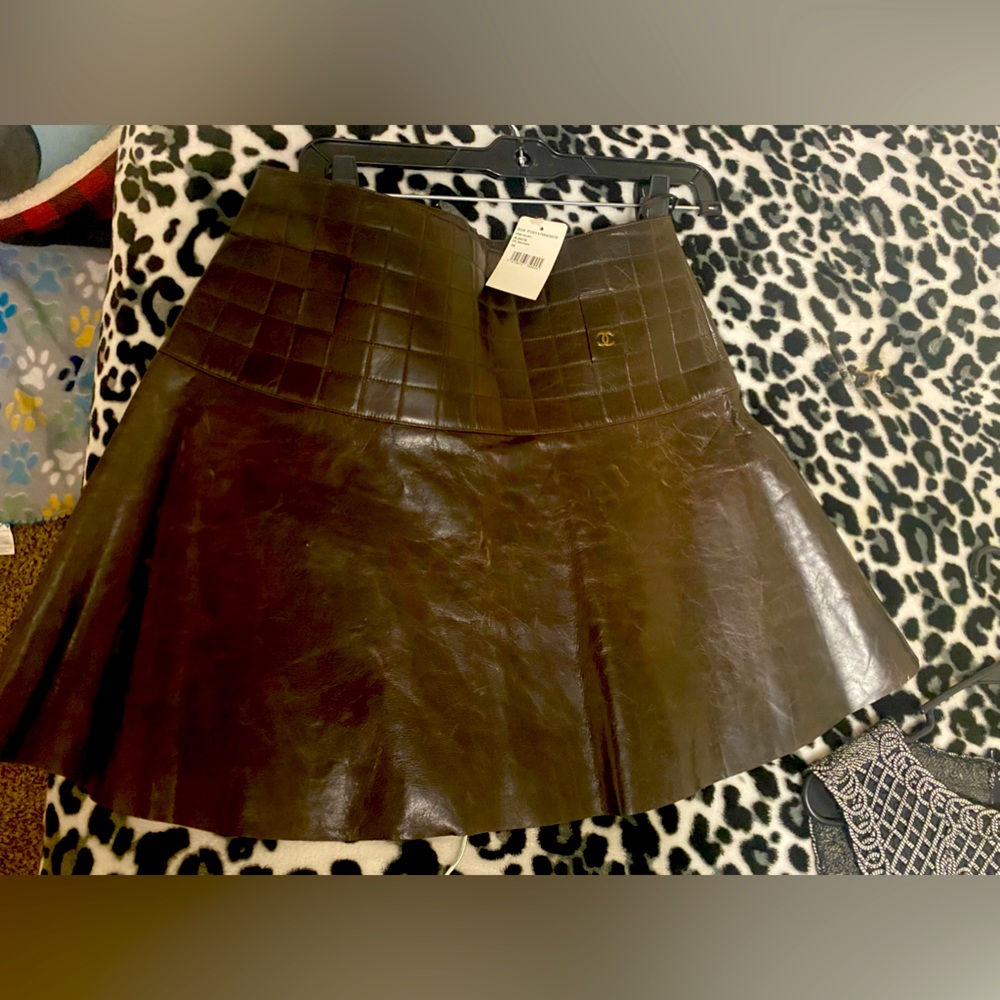 CHANEL SIZE 36 authentic leather brown mini skirt NWT